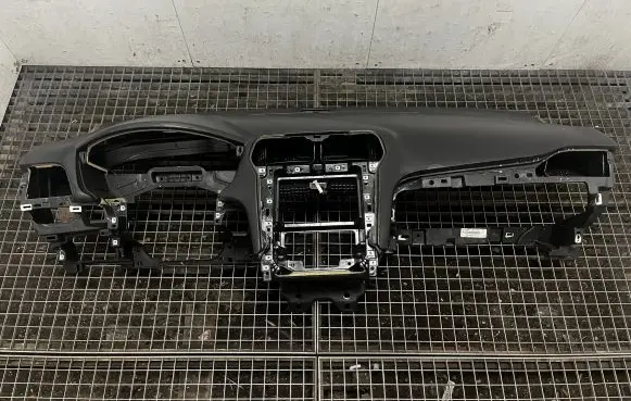 Ford Fusion Dashboard DS73F04290A DS7354044A74AE
