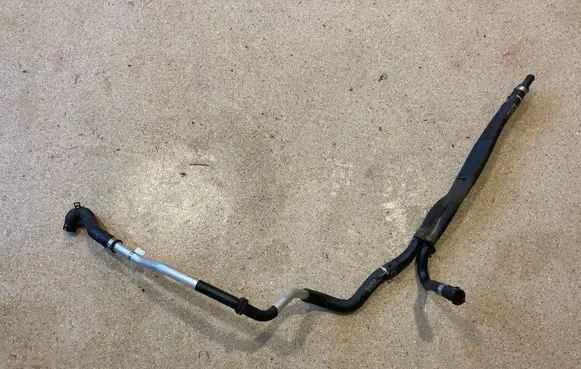 Engine coolant pipe/hose