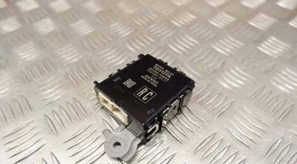 Toyota Highlander XU70 Window wiper relay 8594048090