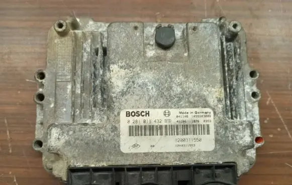 Renault Master II Engine control unit/module 0281011432