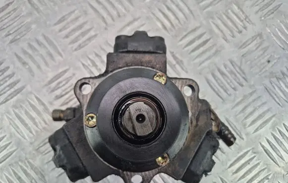 Mercedes-Benz C W203 Fuel injection high pressure pump A6110700501 0445010008