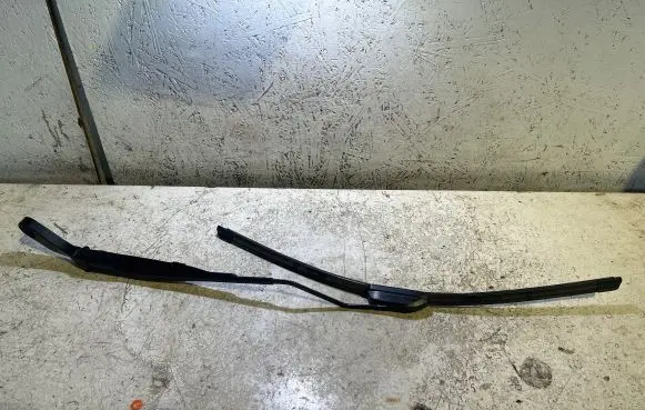 Ram 1500 Windshield/front glass wiper blade 89813812