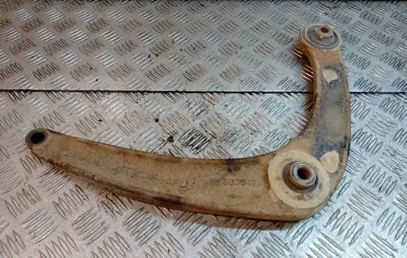 Peugeot 308 Front lower control arm/wishbone 833547