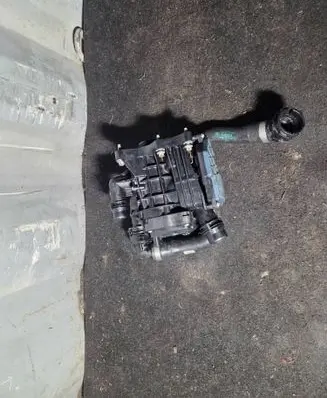 Thermostat/thermostat housing