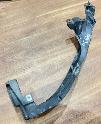 BMW 1 E81 E87 Headlight/headlamp mounting bracket 7120823