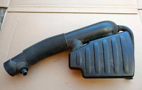 Opel Meriva A Intake resonator 93319131