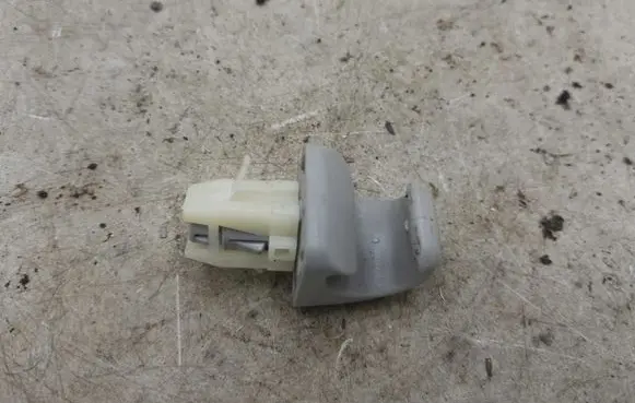 Toyota Corolla Verso AR10 Sun visor clip/hook/bracket NOCODE