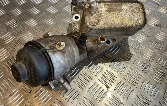 Opel Vectra C Oil filter mounting bracket 5989070231