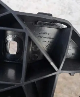 Audi Q2 - Headlight/headlamp mounting bracket 81A805607C