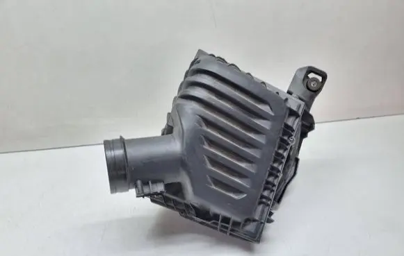 BMW 2 F46 Air filter box 8513944
