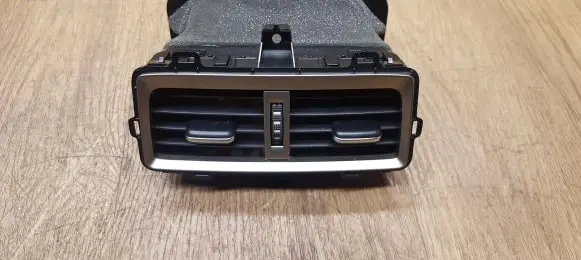 Rear air vent grill