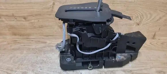 Volvo S60 Gear shifter/selector P08699387