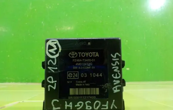 Toyota Avensis T270 Central body control module PZ464T342001 ZP12