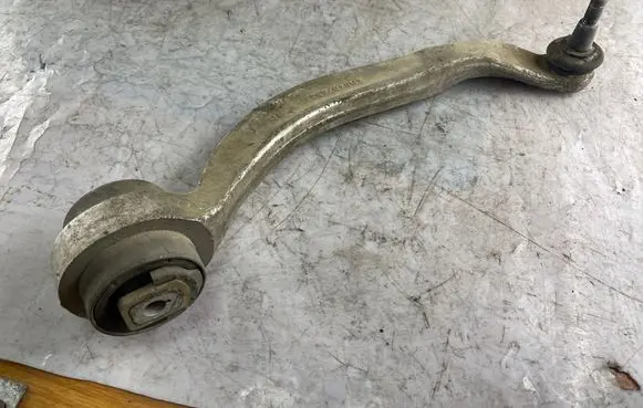 Volkswagen PASSAT B5 Front control arm 4d0407696j