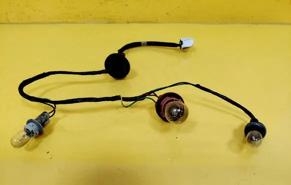 Nissan Note (E11) Tail light bulb cover holder 
