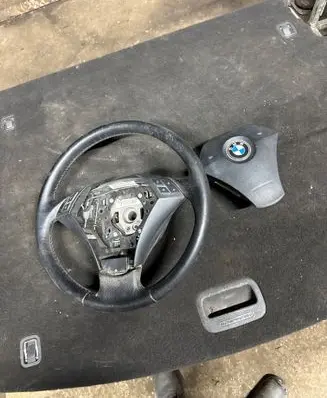 BMW 5 E39 Steering wheel 11008818
