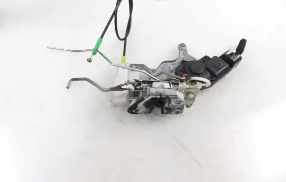 Peugeot 107 Front door lock