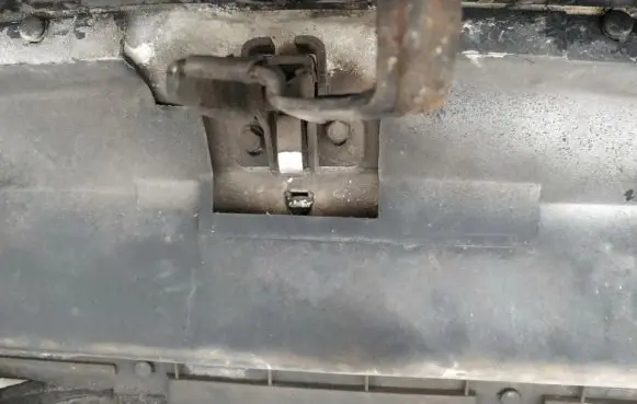 Engine bonnet (hood) release handle