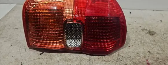 Toyota RAV 4 (XA20) Rear/tail lights E139800