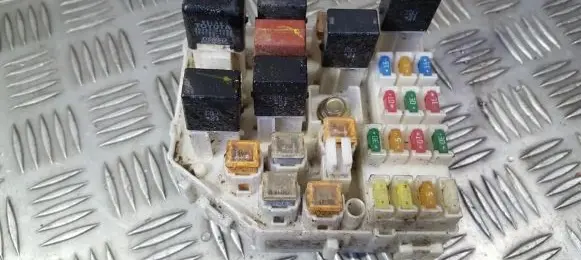 Toyota RAV 4 (XA20) Fuse box set 1567000870 156700-0870