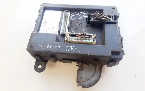 Nissan Quest Other control units/modules 284B15Z000 SAEJ1690