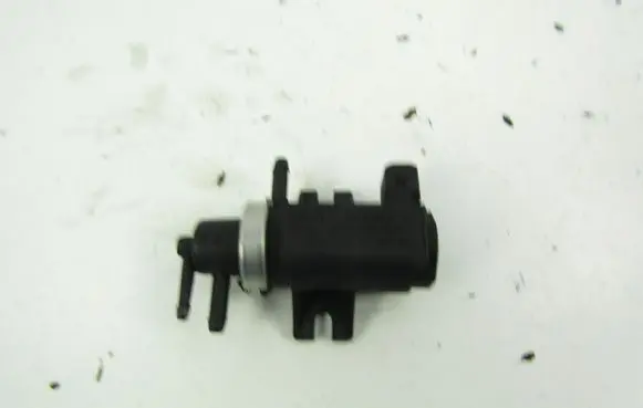Audi 80 90 S2 B4 Valve vacuum 