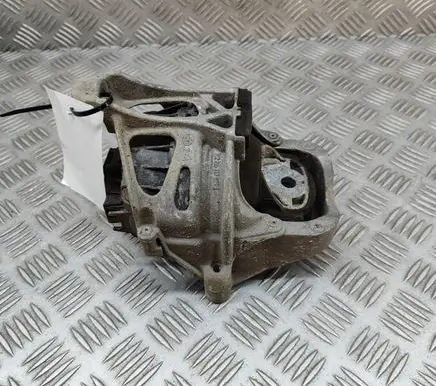 Audi Q7 4M Engine mount bracket 4M0199372C