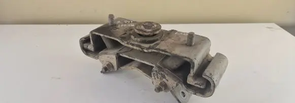 Mitsubishi L200 Gearbox mount