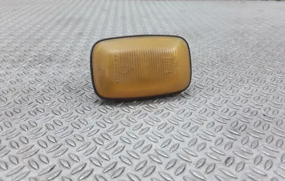 Toyota Hilux (N80, N90, N100, N110) Front fender indicator light