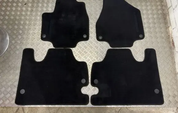 Chrysler Pacifica Car floor mat set 5RY13DX9AC