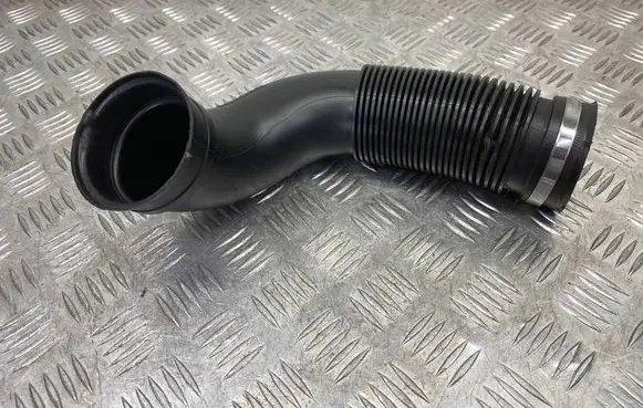 Opel Insignia A Air intake hose/pipe 55560897