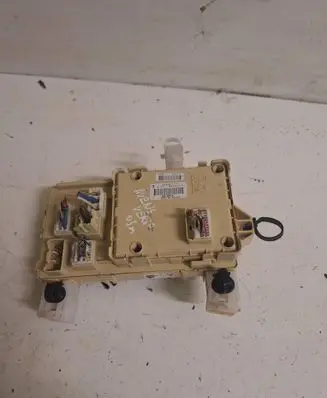 Toyota Corolla Verso AR10 Fuse module 99306 A008XB0M13N