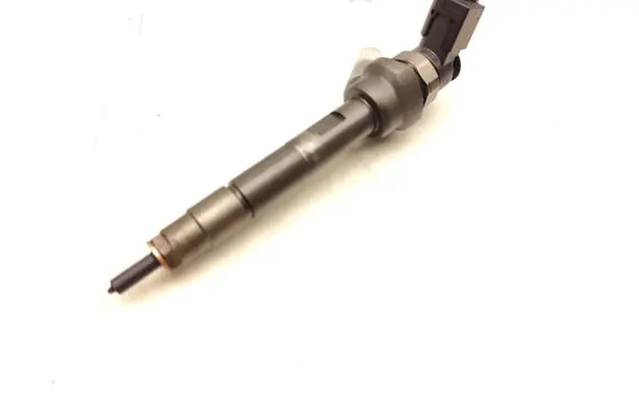 BMW 1 F20 F21 Fuel injector 7798446 0445110601