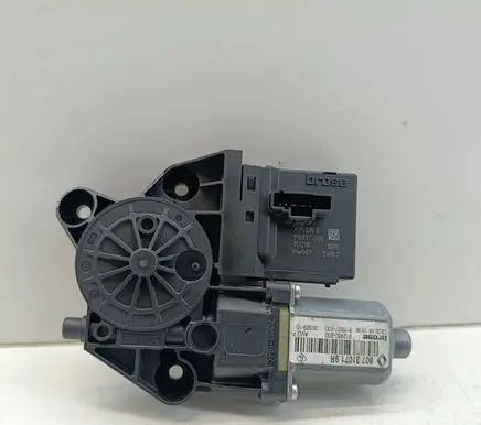 Renault Megane III Front door window regulator motor 0130822479