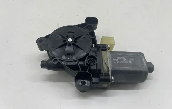 Skoda Octavia Mk4 Front door window regulator motor 5Q0959801C