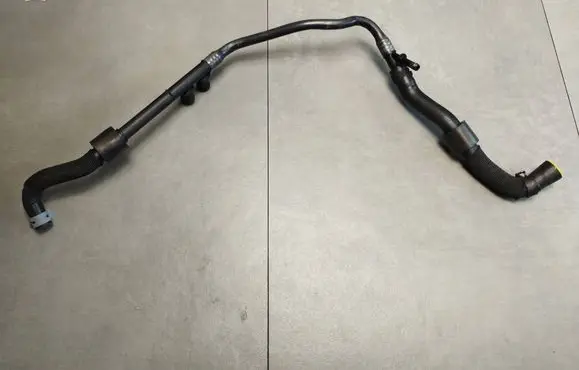 Volkswagen Tiguan Engine coolant pipe/hose