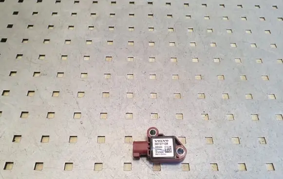 Volvo V50 Airbag deployment crash/impact sensor 30737138