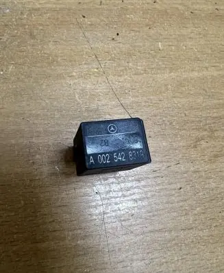 Mercedes-Benz E A207 Other relay A0025428319 F1629