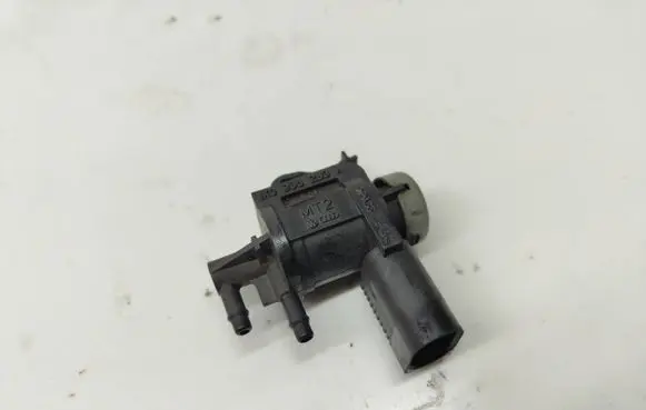 Volkswagen Tiguan Turbo solenoid valve 1K0906283A