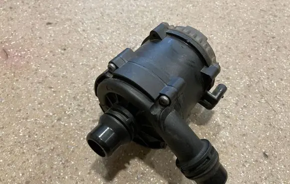 BMW M5 F90 Electric auxiliary coolant/water pump 8638237