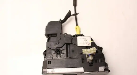 Opel Meriva B Rear door lock 
