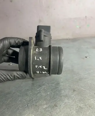 Skoda Octavia Mk1 (1U) Mass air flow meter 0280217121