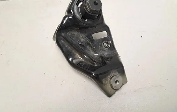 BMW X7 G07 Fender mounting bracket 7451726
