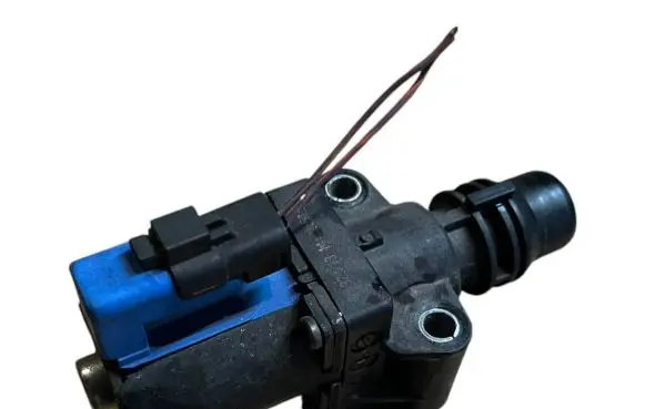 Volvo V40 Coolant heater control valve BM5G8C605Db