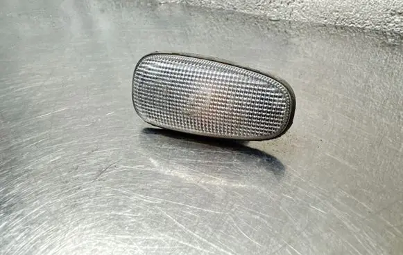 Opel Astra G Front fender indicator light 90560403