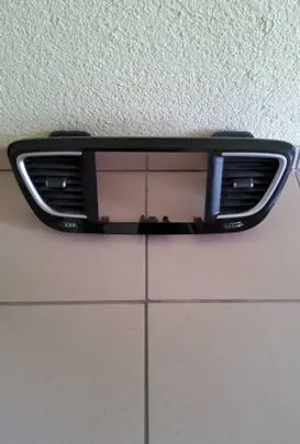 Chrysler Pacifica Radio/GPS head unit trim 