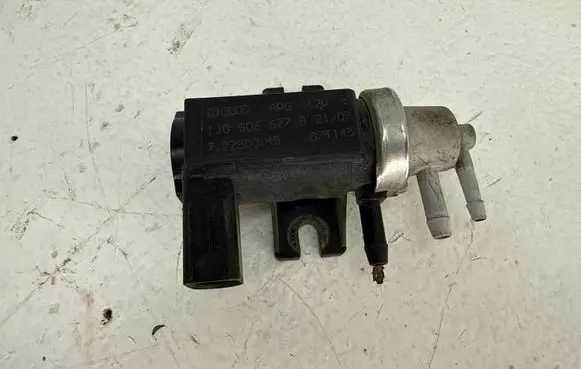 Volkswagen Touran I Turbo solenoid valve 1J0906627B