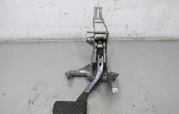 Audi A4 S4 B7 8E 8H Brake pedal