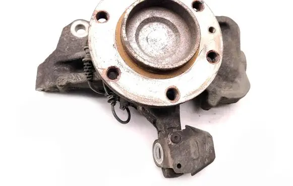 Mercedes-Benz Sprinter W906 Front wheel hub A906332