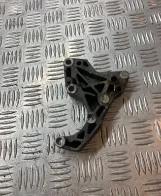 BMW 5 E60 E61 Power steering pump mounting bracket 2247556 3241
